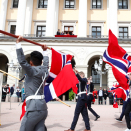 Flaggborgen til Skøyenåsen skole hilser Kongen og Kongefamilien. Foto: Terje Pedersen, NTB scanpix